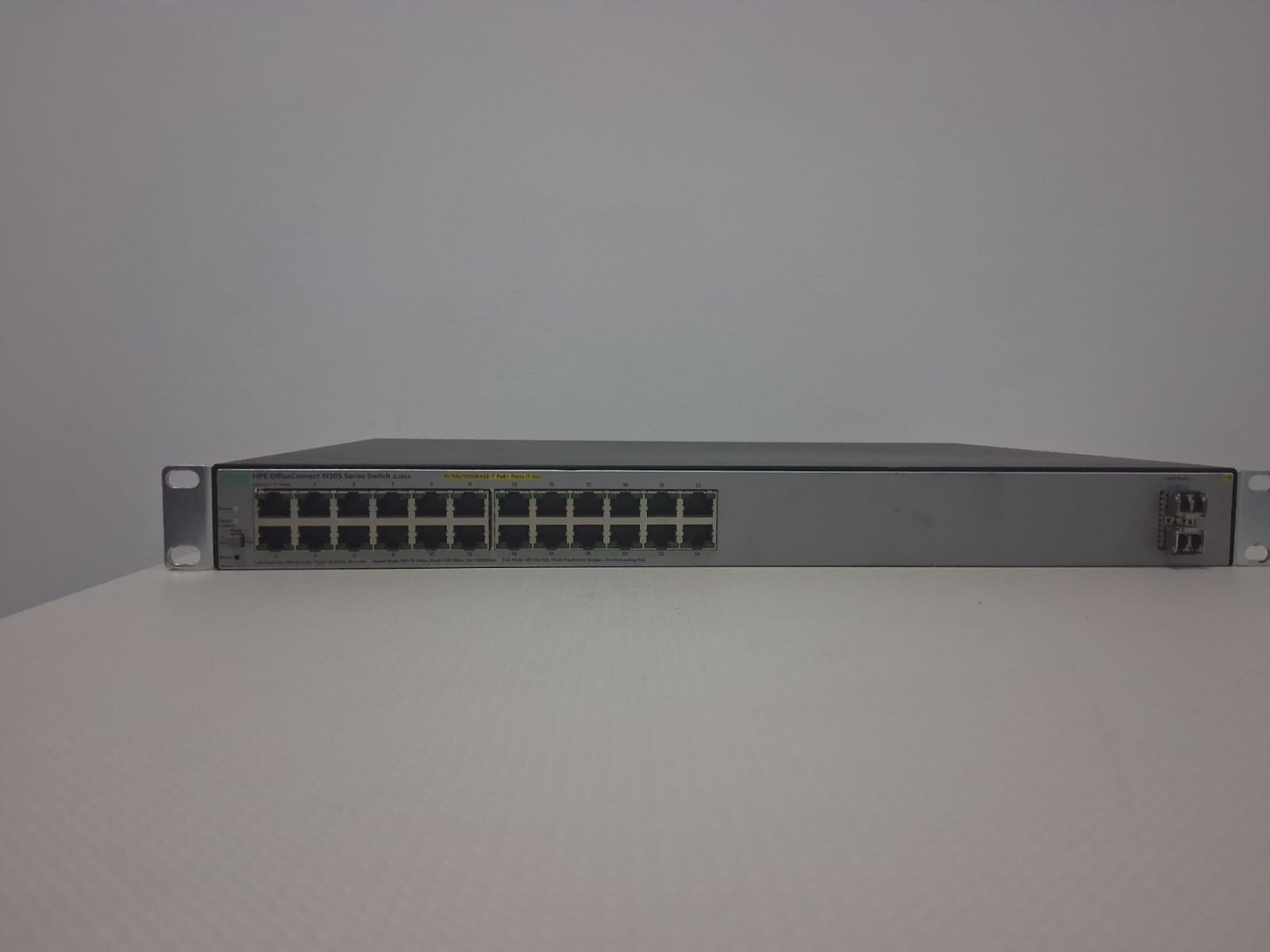Switch Hewlett Packard Enterprise JL385A 1920S 24 Portas RJ-45 PoE+ 2 SFP 6.5 GB/s